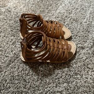 Little girl Old Navy sandals size 6